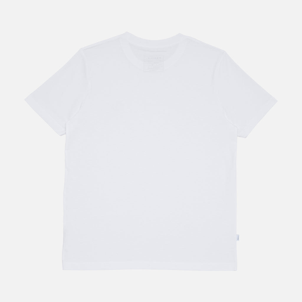 Le Basique est un Tee-shirt avec une coupe unisexe et classique dans un coton BIO labélisé GOTS. Un col rond avec une bande de renfort pour une tenus parfaite lavage après lavage. HABILE  | gris blanc